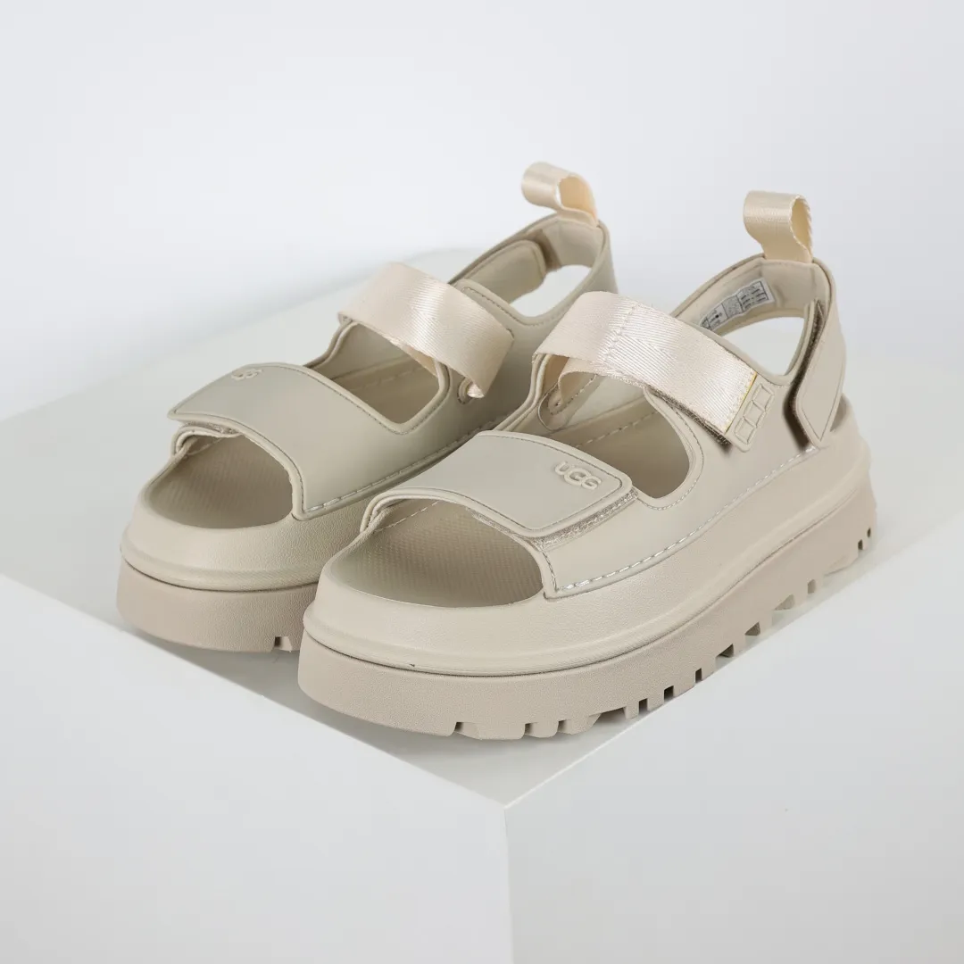 Copy price 💰560 Core recommendation Good price UGG Velcro slippers sandals summer versatile slippers soft sole non-slip beach thick sole casual elegant sandals The style of UGG sandals is really nice. It is suitable for all ages. The soles are made of super lightweight EVA foam. The classic material of U family can be said to be "light" to let you enjoy a different naked feeling. It is one of the most worth buying sandals in history. I guarantee you will not regret the series. Original OEM production Y products are available now. Size: 35 36 37 38 39 40